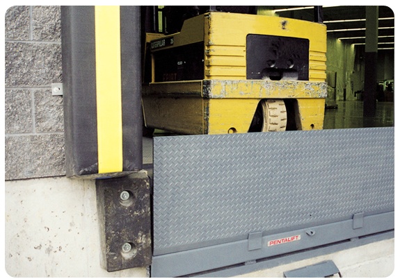 Pentalift Roll Off Stop Dock Levelers, HDRS Series Roll-Off Stop Lip Dock Leveler
