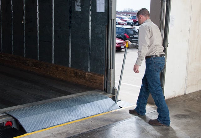 Serco Dock Levelers, Edge of Dock Levelers, SM Series Edge of Dock Leveler